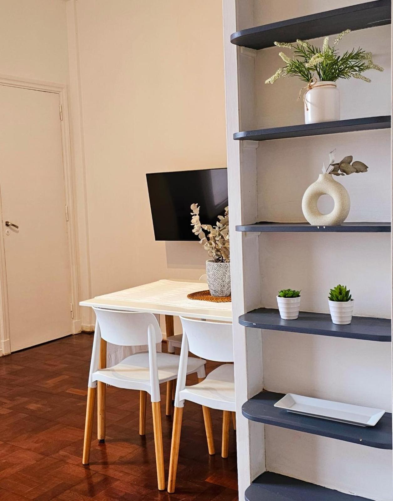 Pasiones Portenas En Un Mismo Lugar Apartamento